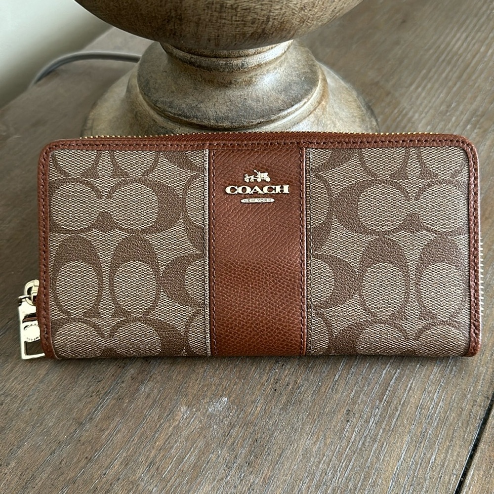 Coach signature Stripe Wallet